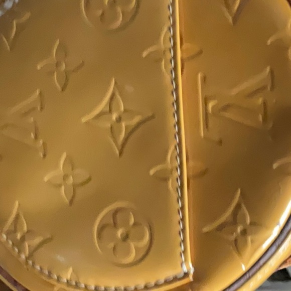 Papillion Vernie Used Lux Bag LV Minor Separation Inside Bag Leather Lining - Picture 2 of 3